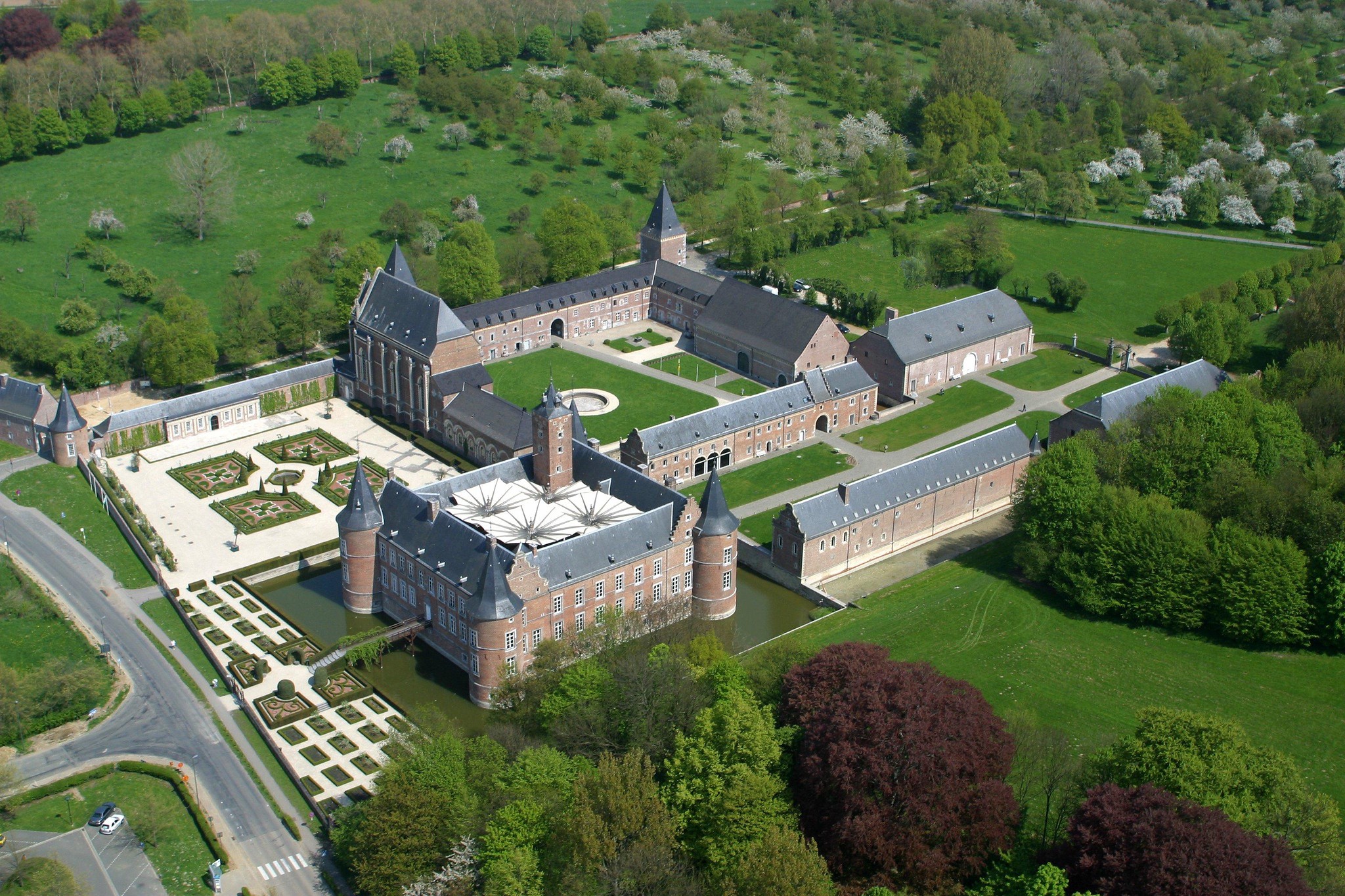 grand-commandery-of-alden-biesen-meet-in-flanders